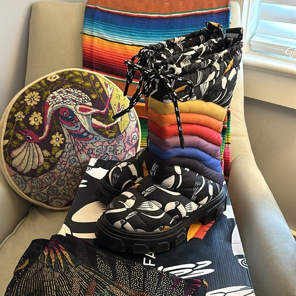 FARM Rio Rip stop size 7 snow boots! - Picture 2 of 4